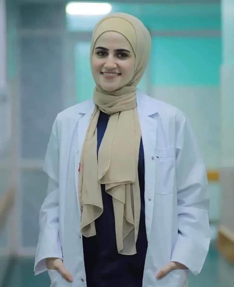 الطبيبة سارة السقا أول “جرّاحة عامة” في قطاع غزة
